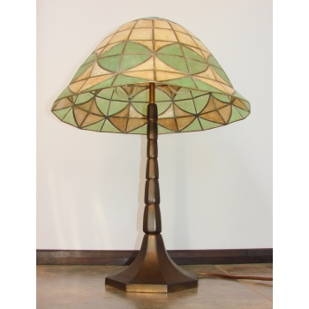 Dekoracyjna lampa stołowa vintage.